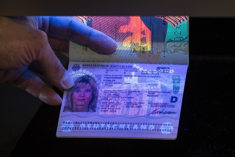 id-side-sample-new-electronic-german-passport-440nw-8433133f